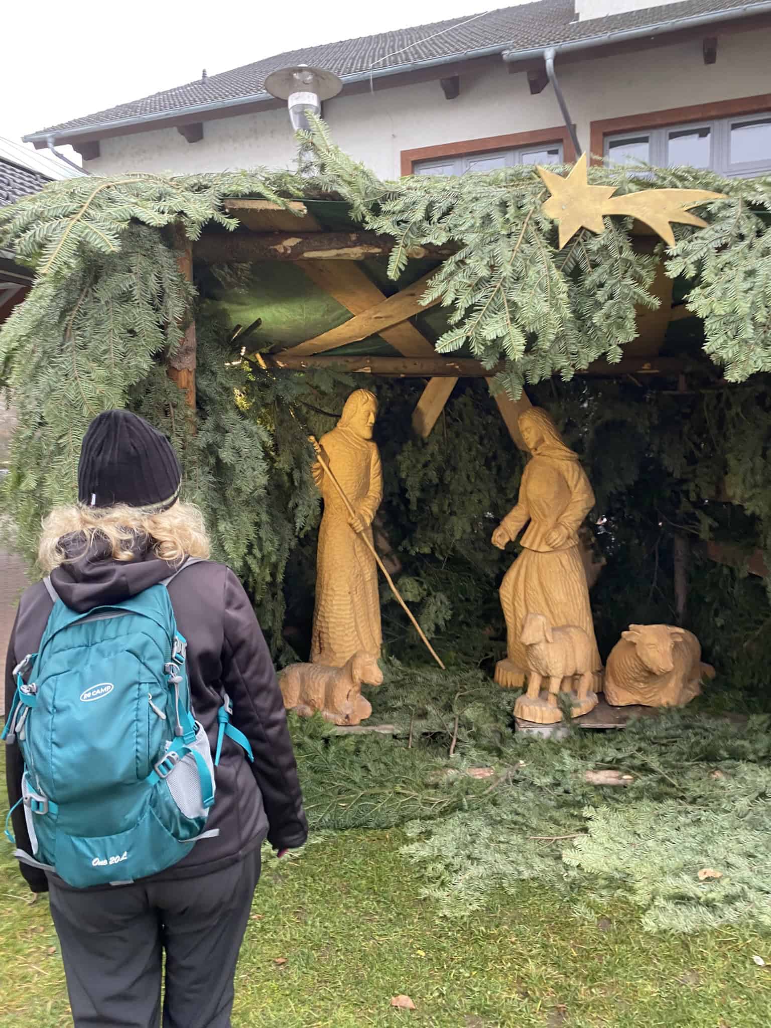 Krásný dřevěný betlém v Zašové nás naladil na vánoční notu.