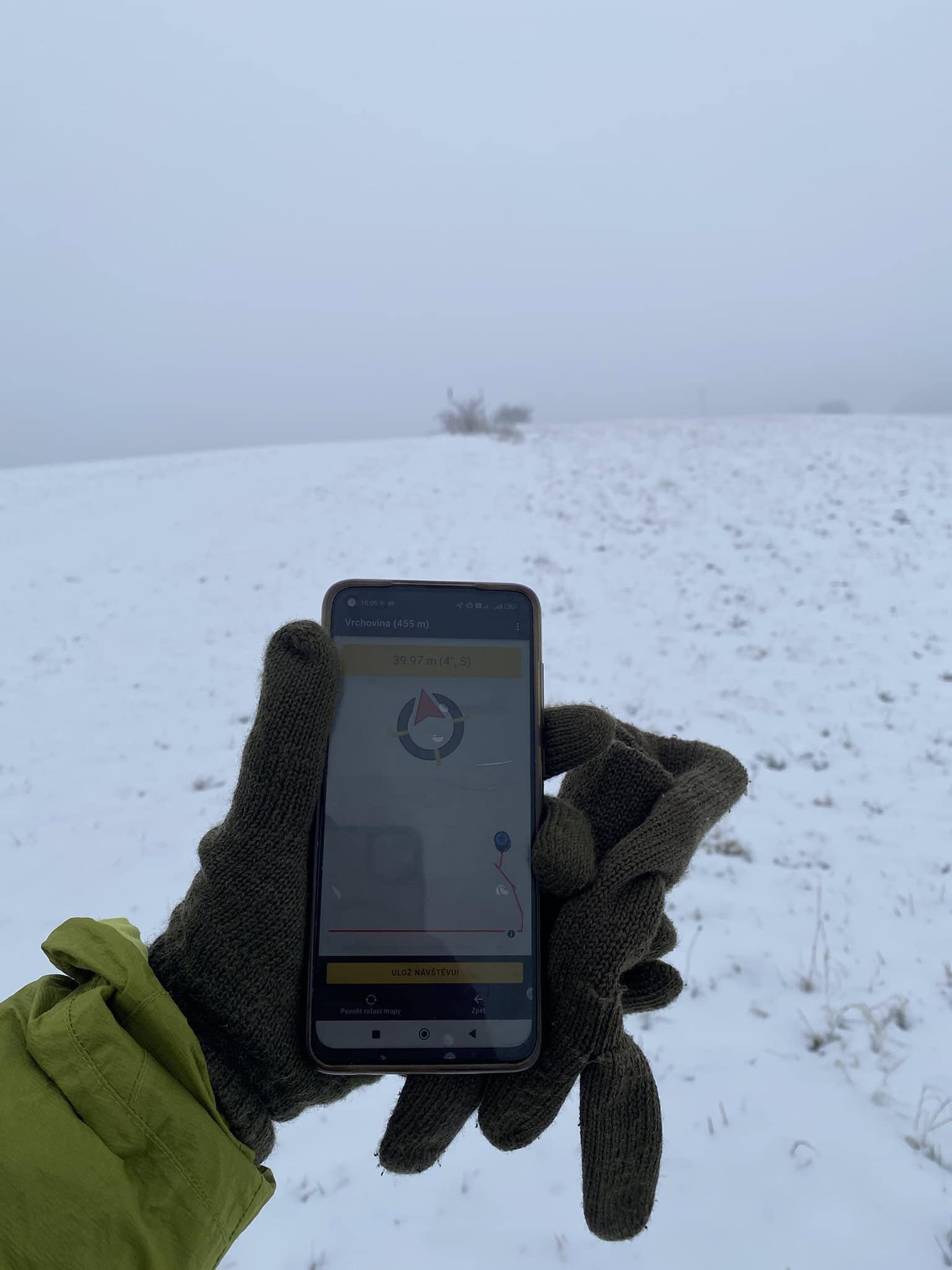 Kontrola směru na GPS. Bez ní bychom tu mohli kroužit až do jara.