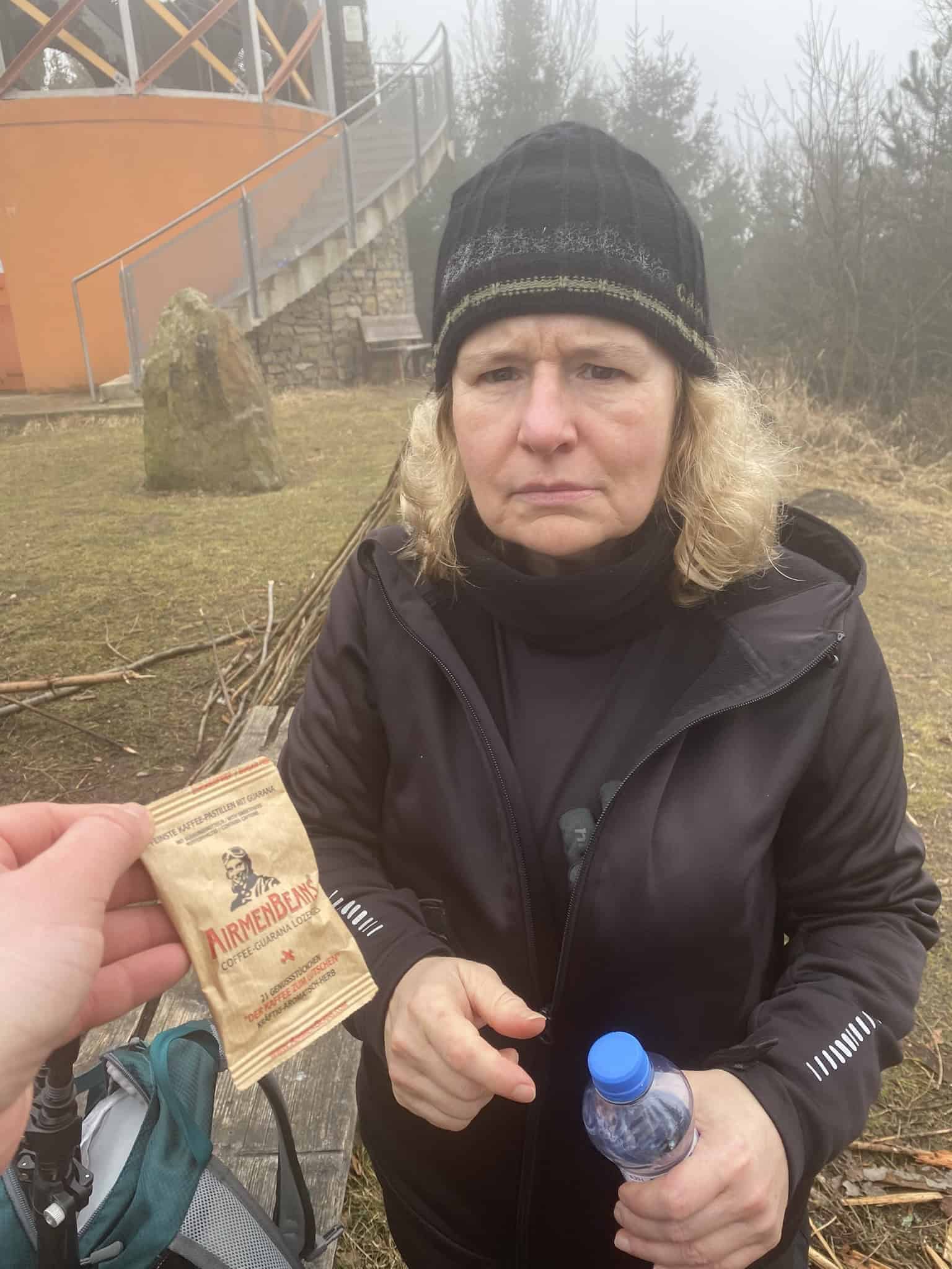 Když zjistíte, že místo krásných výhledů vás čeká jen další sestup do bláta, nepomůžou ani povzbuzující pastilky AirmenBeans.