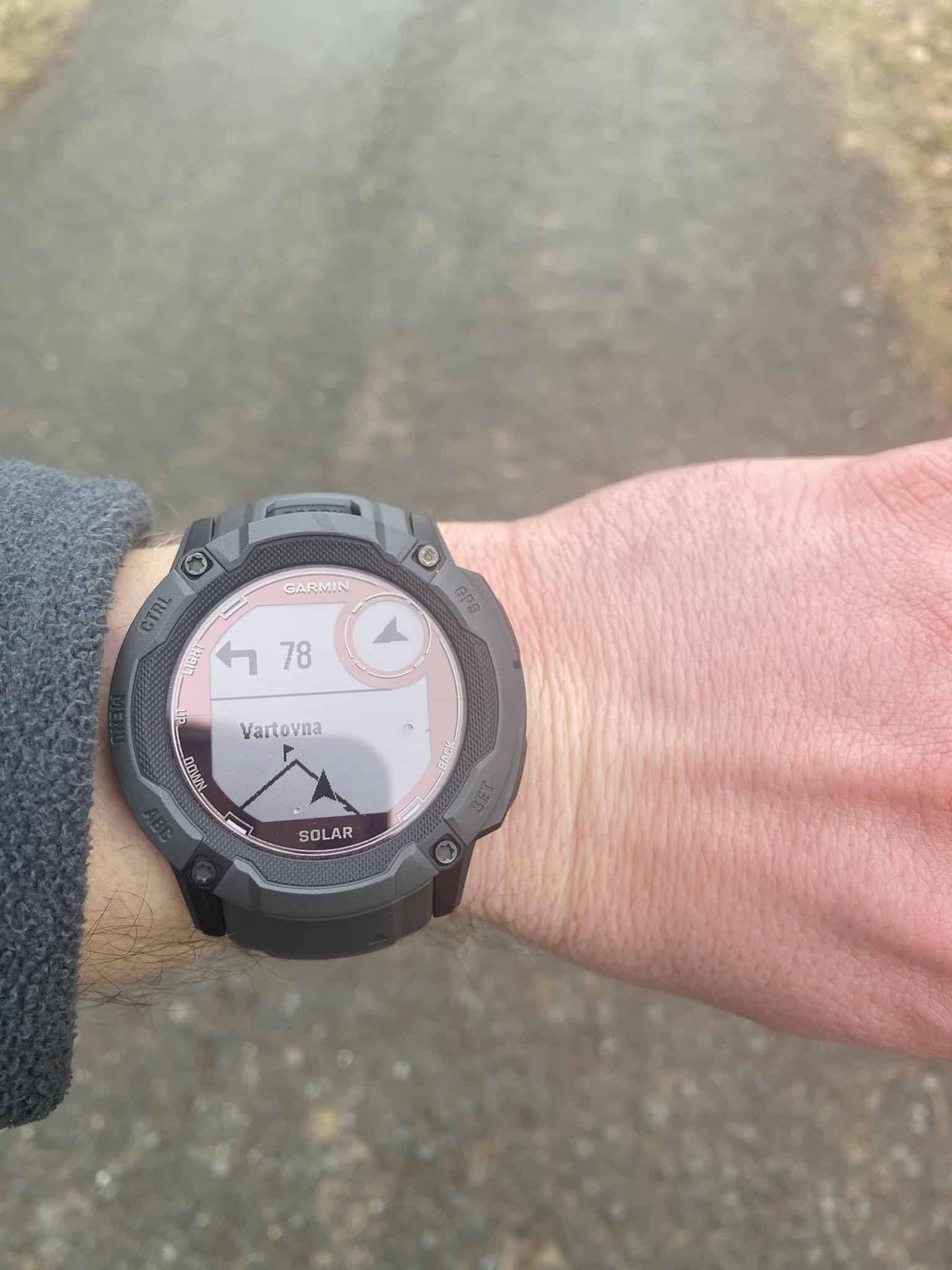 Garmin hlásí, že rozhledna už by měla být na dosah. Zbývalo ji jen najít.