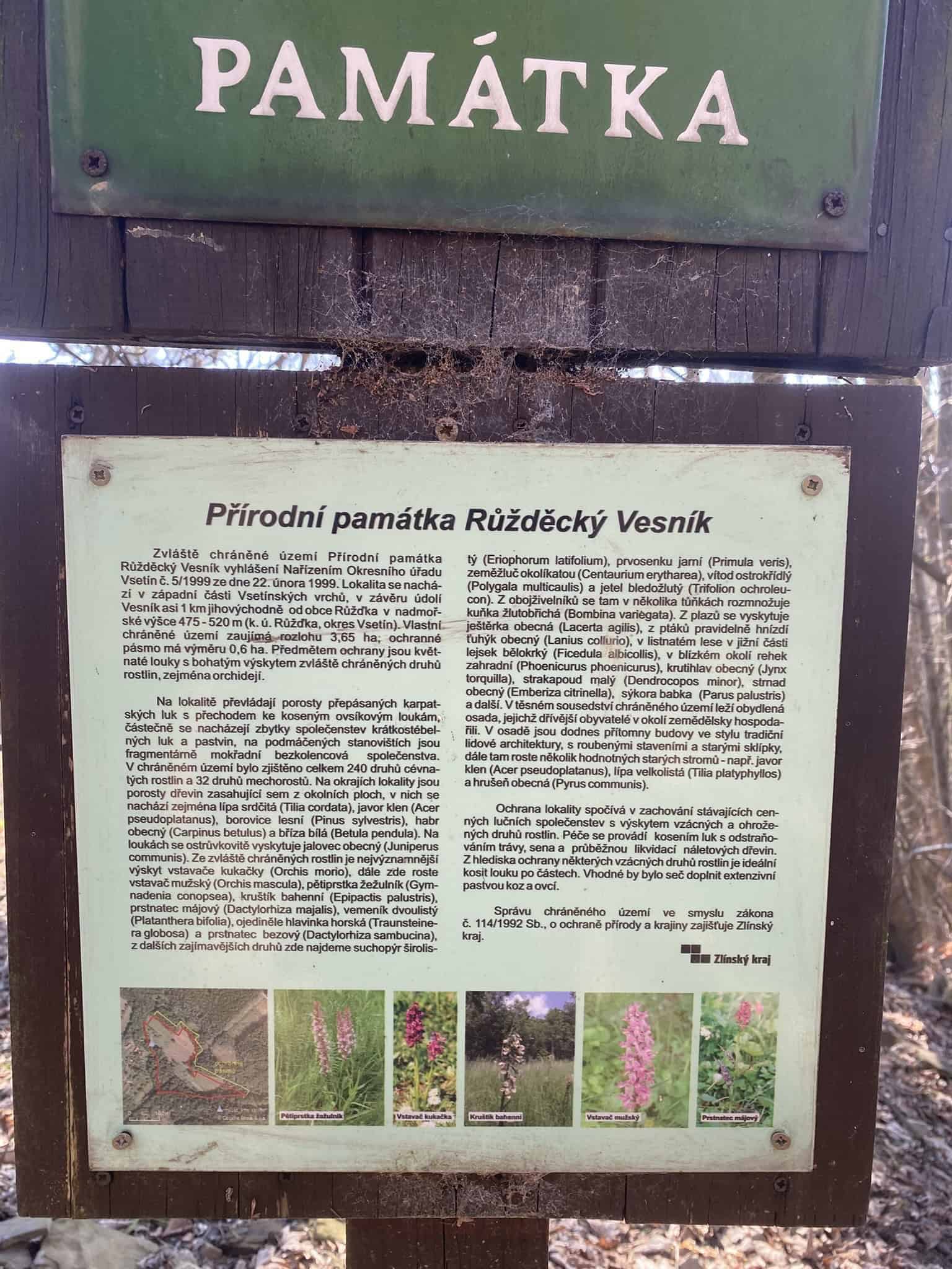 Informační tabule přírodní památky Růždecký Vesník.