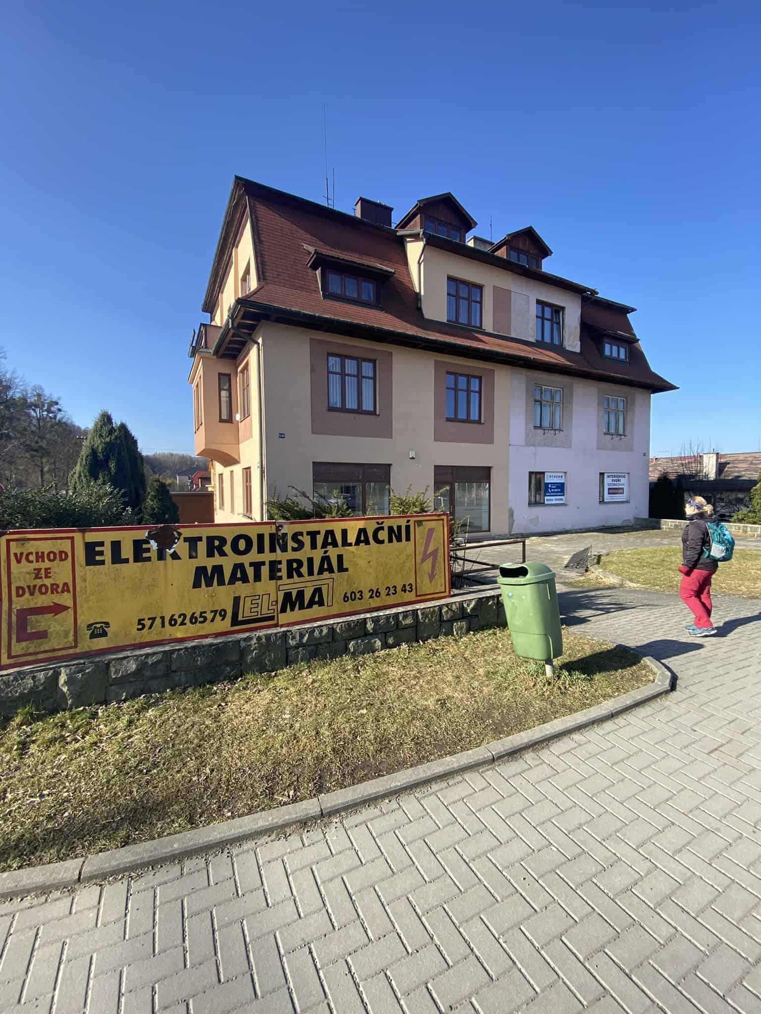 Reklama EL-MA na okraji Rožnova