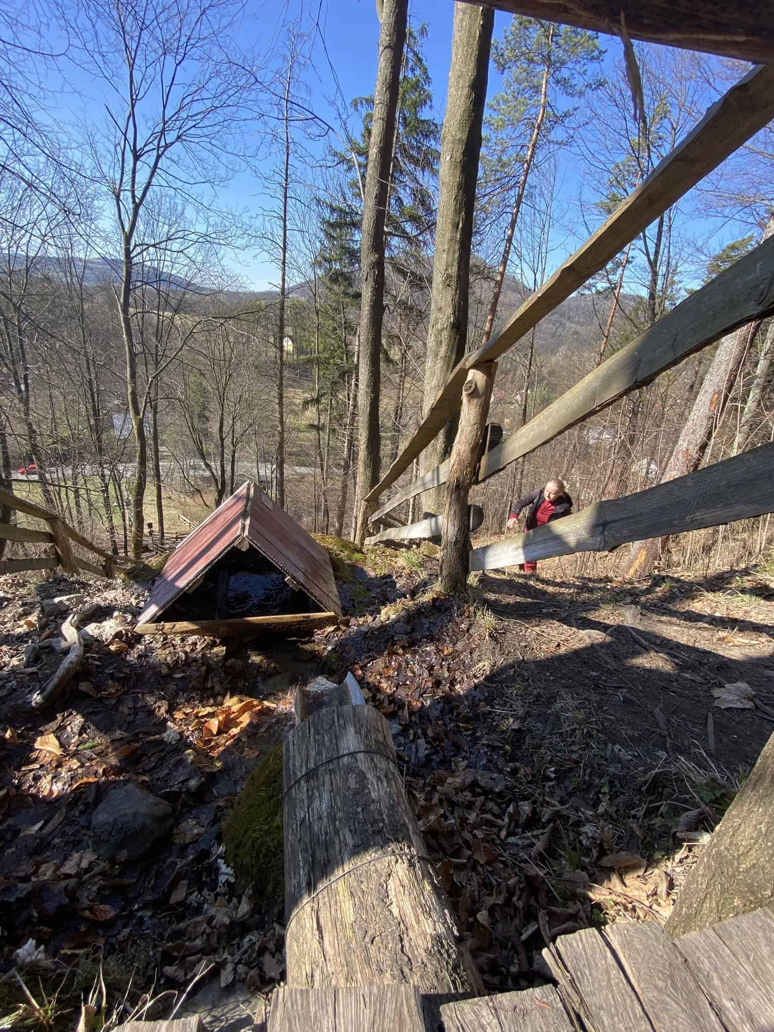 Místní pramen je osvěžující a hlavně pitný - testováno na vlastním zažívacím traktu.